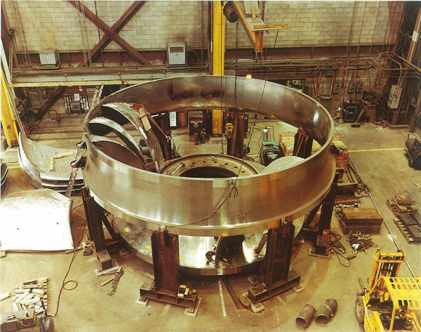 Montagem de Rotor de Turbina Francis em Fábrica- Foto Escher WYSS